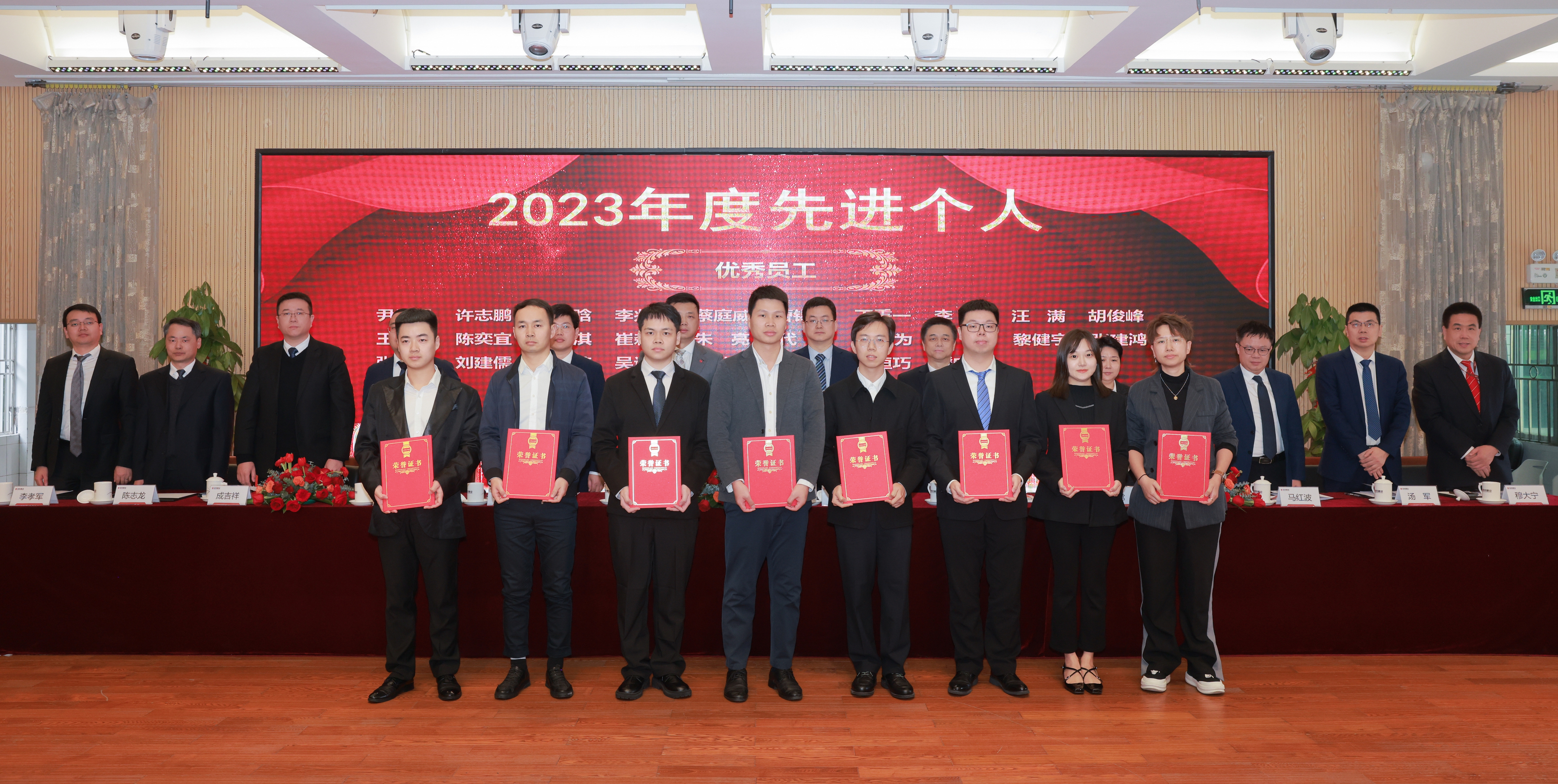 優(yōu)秀員工3.jpg 優(yōu)秀員工3.jpg