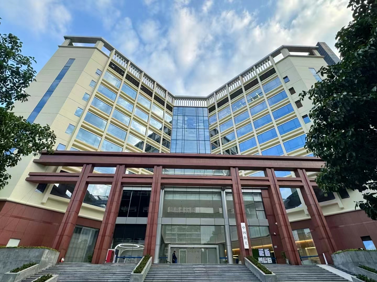 外立面實景圖.jpg 外立面實景圖.jpg